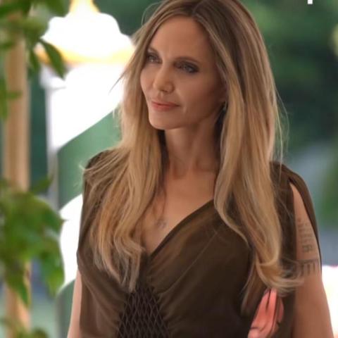 أنجلينا جولي - صورة معدلة من WHOOPSEE