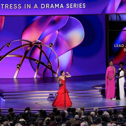 آنا ساواي في جوائز &quot;إيمي&quot; من حساب @TelevisionAcad على إكس