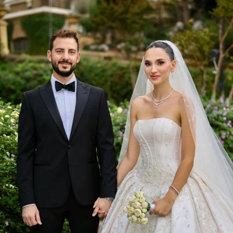 ساندي تابت مع عريسها - صورة من السوشيال ميديا