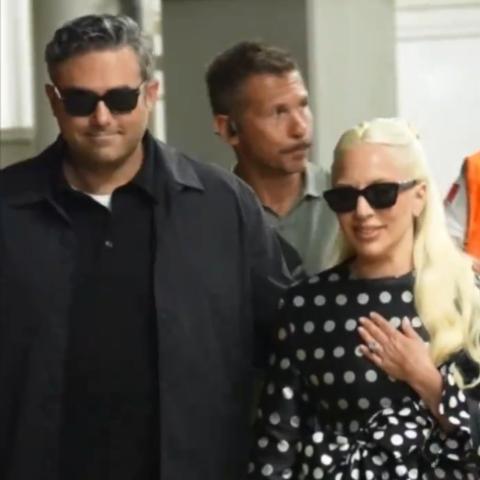 ليدي غاغا مع خطيبها - صورة معدلة من السوشيال ميديا