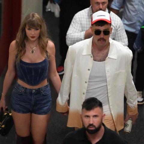 تايلور سويفت مع حبيبها - صورة معدلة