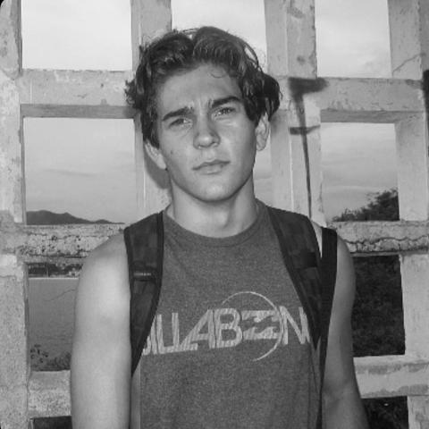 جيمس هولكروفت - إنستغرام