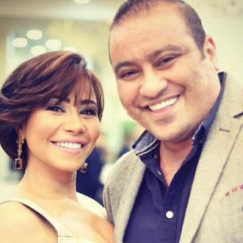 شيرين عبدالوهاب و شقيقها - صورة من اكس