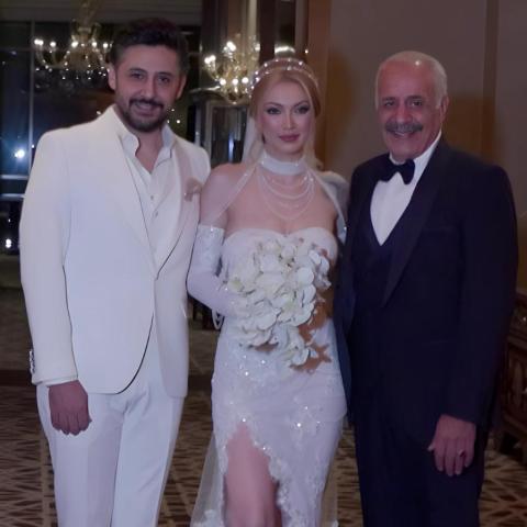 أيمن زيدان مع إبنه حازم وعروسته لمى بدور