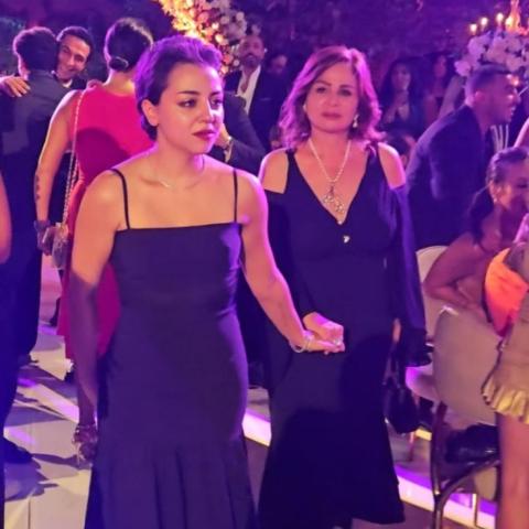 إلهام شاهين و إلهام الصغيرة - صورة متداولة