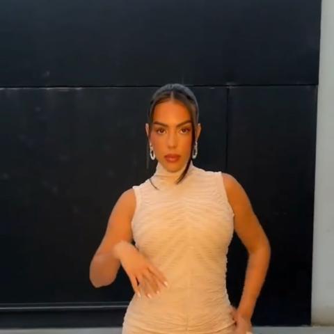 جورجينا رودريغيز من أسبوع الرياض للأزياء - صورة معدلة