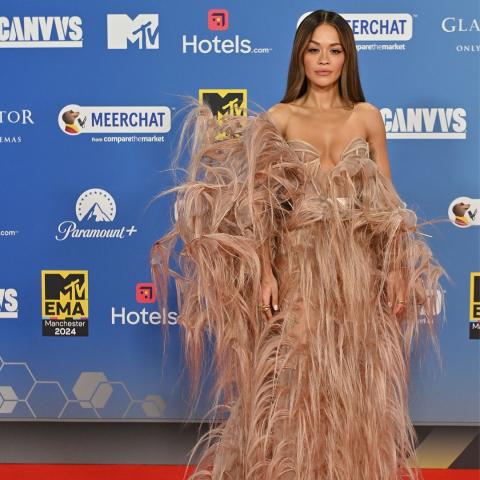 ريتا أورا - صورة من حساب Ashi Studio  على إنستقرام