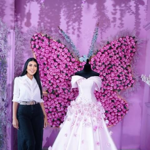 منال عجاج تصمم فستان خاص لدعم محاربات سرطان الثدي