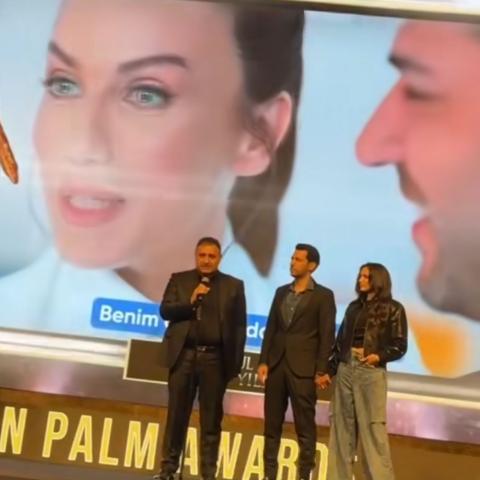 مراد يلدريم وزوجته من من حفل جوائز النخلة الذهبية