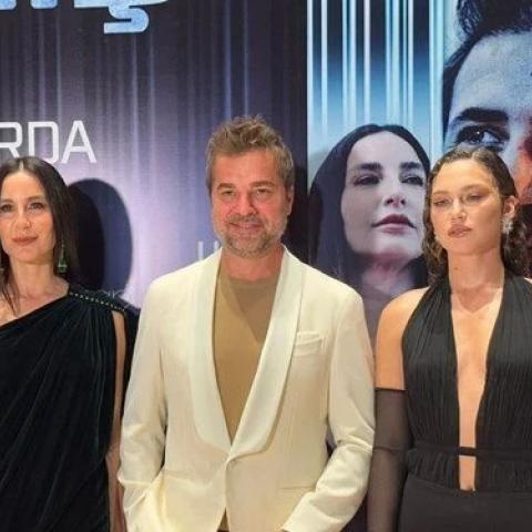 النجوم في فيلم Dünya Varmış - صورة من السوشيال ميديا