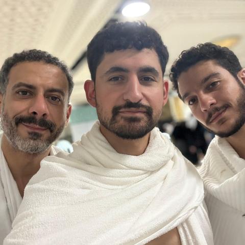 محمد فراج ونور النبوي وأمير المصري يؤدون مناسك العمرة