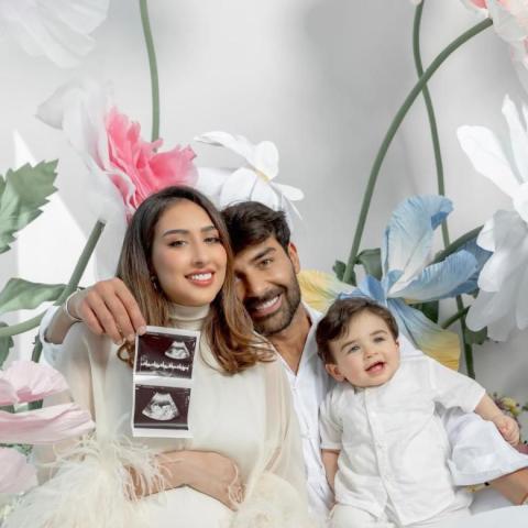 فرح الهادي مع زوجها عقيل الرئيسي و ابنهما آدم