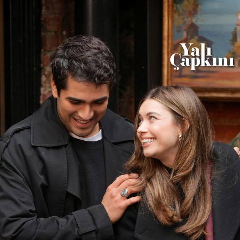 بطلا مسلسل الطائر الرفراف – صورة من انستقرام