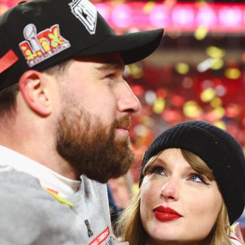 تايلور سويفت و ترافيس كيلسي - صورة من انستقرام Kansas City Chiefs