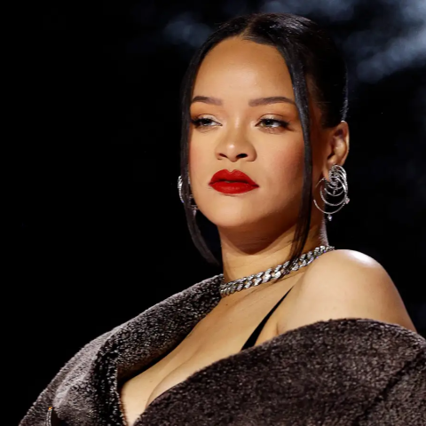 ريهانا تختار إكسسوارات من Ugg وبوتيغا فينيتا