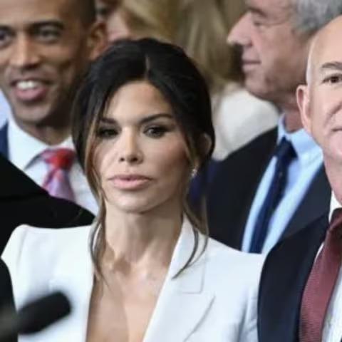 لورين سانشيز  مع خطيبها جيف بيزوس - صورة من إكس