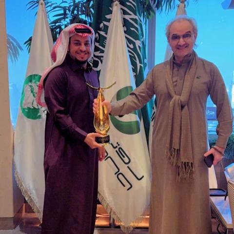 الأمير الوليد بن طلال خلال استقباله لـ فيصل العيسى - صورة من سناب شات