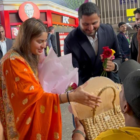 جيت أداني وديفا شاه - إكس