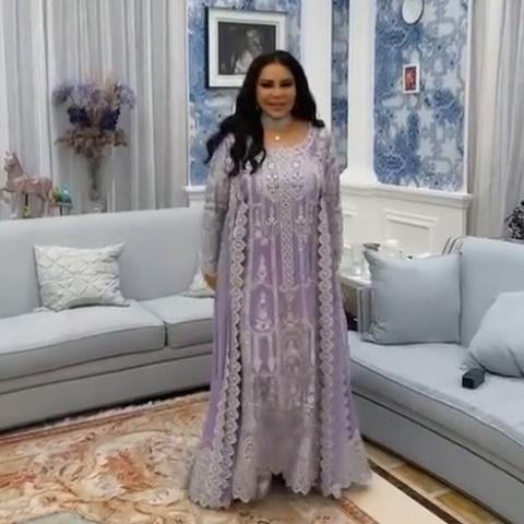 أحلام بالثوب الاماراتي