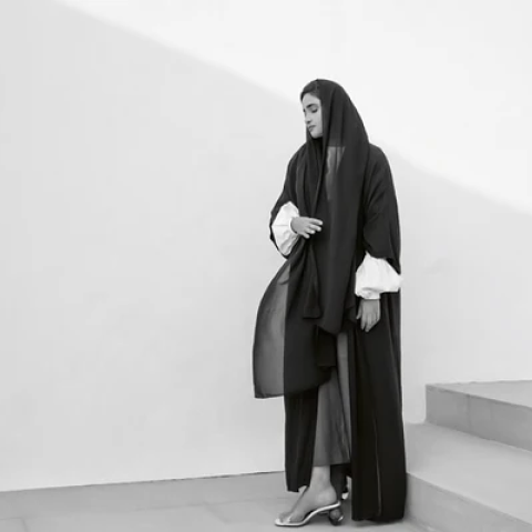 حصة الفلاسي: دمج بين التقاليد والبساطة العصرية في عالم الأزياء المحتشمة