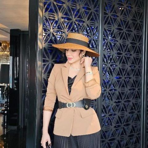 لجين عمران : إطلالة وإكسسوارات من ديور وغوتشي