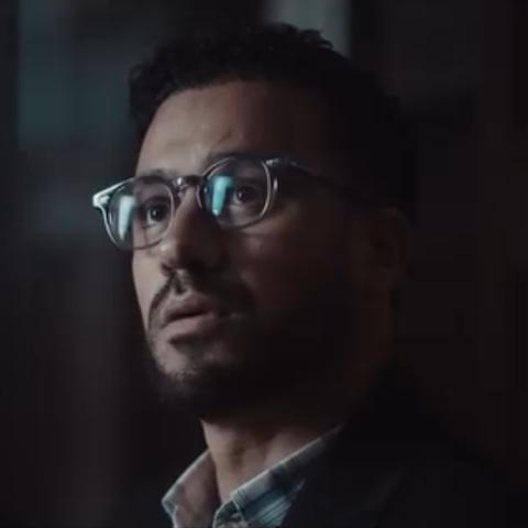 مشهد من الحلقة الأولى لمسلسل الشرنقة