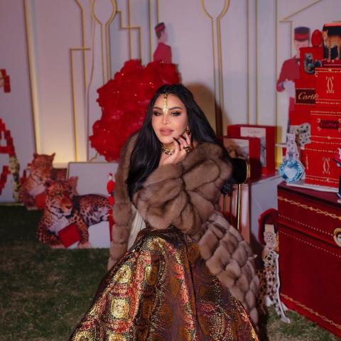 أحلام بالفرو وبسلسلة رأس من كارتييه بقيمة تفوق الـ 75 ألف دولار