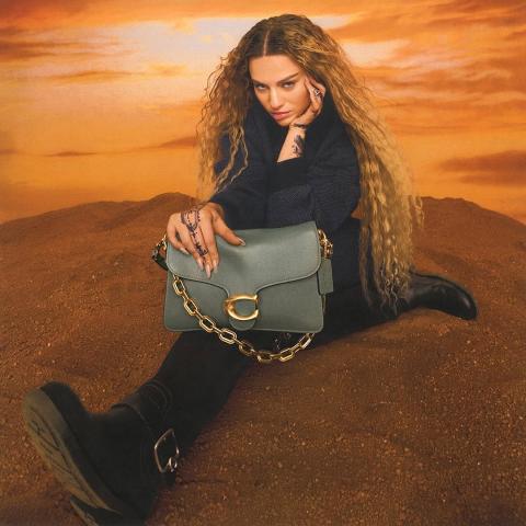 إليانا في حملة رمضان من &quot;كوتش&quot; احتفالاً بالشجاعة