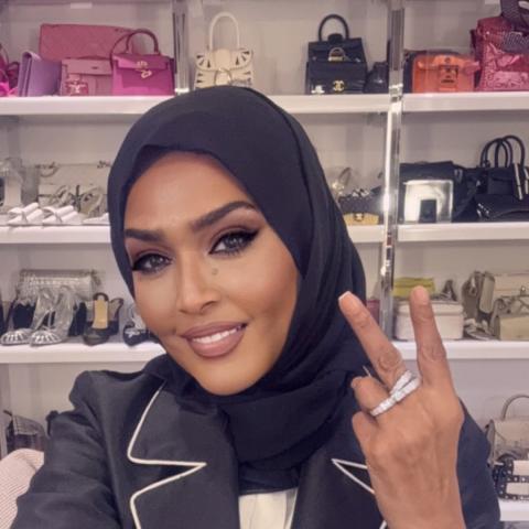 وعد - ترتدي الحجاب