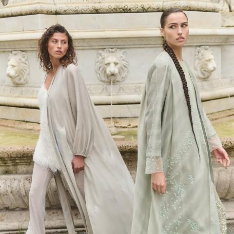 رفيعة هلال بن دري: تعيد تعريف الهوية العربية من خلال تصاميمها