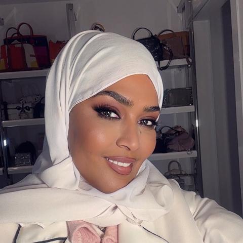 وعد: رحلة الموضة المحتشمة التي تجمع بين الفخامة والراحة