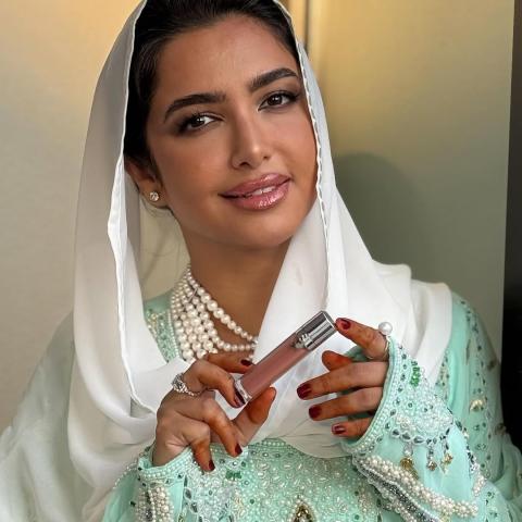 إطلالات نجلا الودعاني في رمضان: مزيج من الأناقة والحشمة مع الاهتمام بالتفاصيل الدقيقة