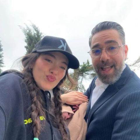 نسليهان أتاغول و قادير دوغلو  مع ابنهما عزيز- صورة معدلة