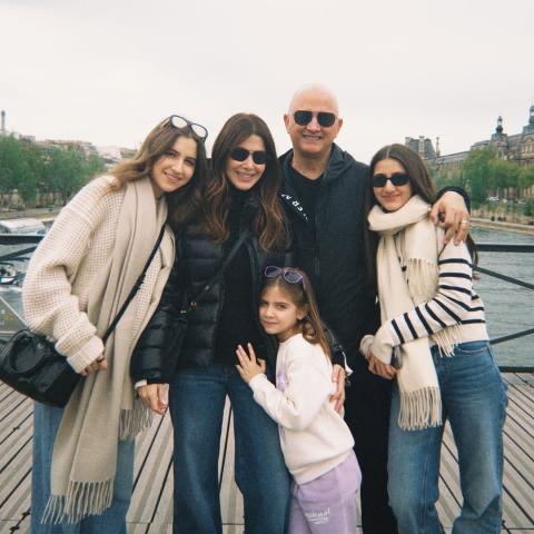 نانسي عجرم برفقة عائلتها في باريس - صورة من انستقرام