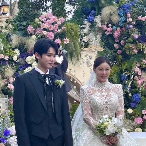 آيلي وتشوي سي هون يحتفلان بزفاف - صورة  معدلة