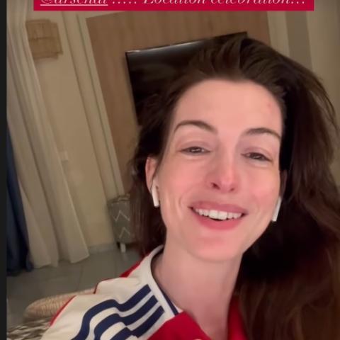 آن هاثاواي تعبر عن حبها لفريق Arsenal