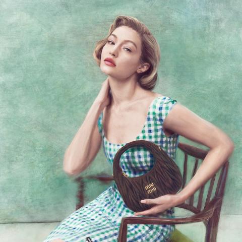 جيجي حديد في حملة ميو ميو بأسلوب مرسوم بلمسات ريترو