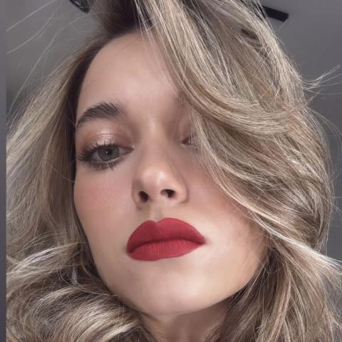 عفراء ساراتش أوغلو Afra Saraçoğlu - شعر أشقر