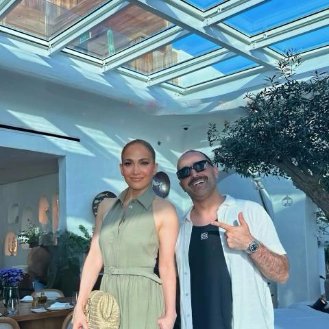 جنيفر لوبيز و حمد قلم في جدة