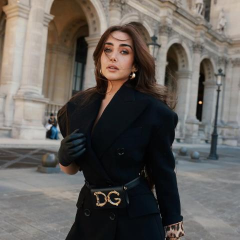 هنا الزاهد في باريس: فستان البليزر من دولتشي أند غابانا