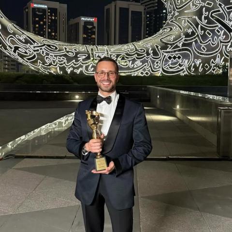 رامي قاضي مصمم العام في حفل  Emigala 2025