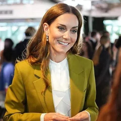 كيت ميدلتون بأسلوب الأناقة الهادئة من توقيع فيكتوريا بيكهام