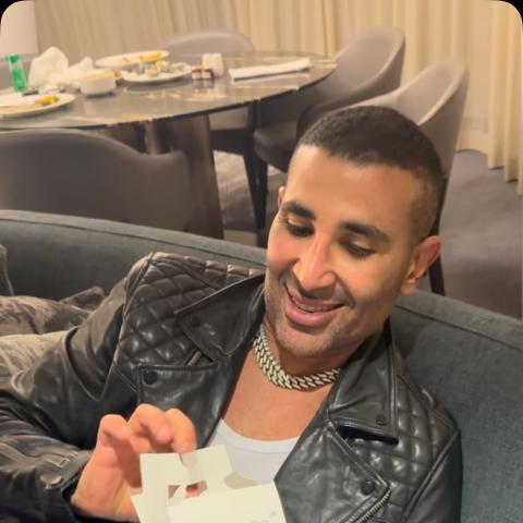 أحمد سعد يستعرض لعبة لا بوبو Labubu