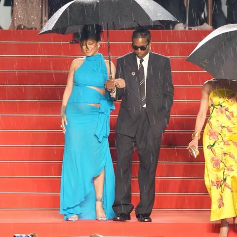 ريهانا تعود الى كان بعد سبع سنوات باطلالة من Maison Alaia