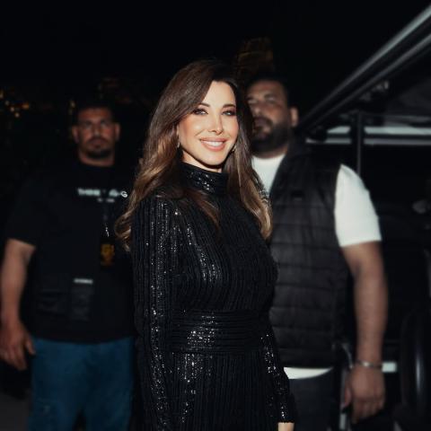نانسي عجرم تتألق بفستان لماع بتوقيع إيلي صعب