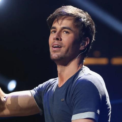 إنريكي إغليسياس Enrique Iglesias يحتفل بعيد ميلاده الـ50
