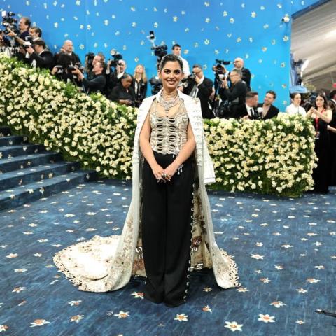 إطلالة ايشا أمباني في حفل الميت غالا 2025: فخامة هندية وجوهرة بملايين الدولارات