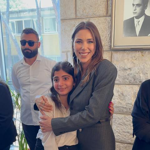 دانييلا رحمة برفقة الأطفال