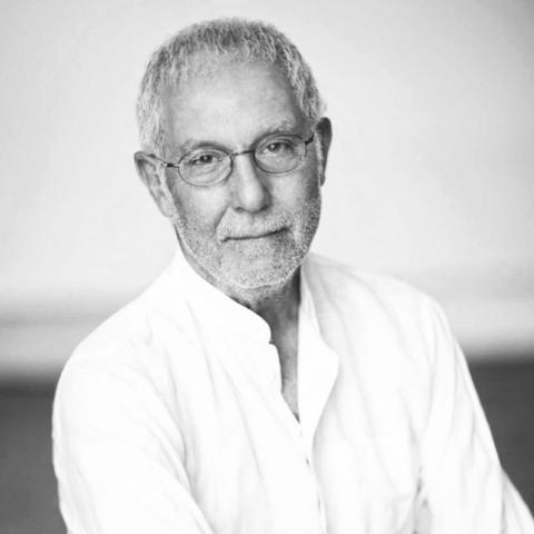 وفاة İlhan Şeşen عن عمر 77 عامًا بعد صراع مع السرطان