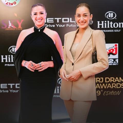 ياسمين عبد العزيز و أمينة خليل - صورة معدلة